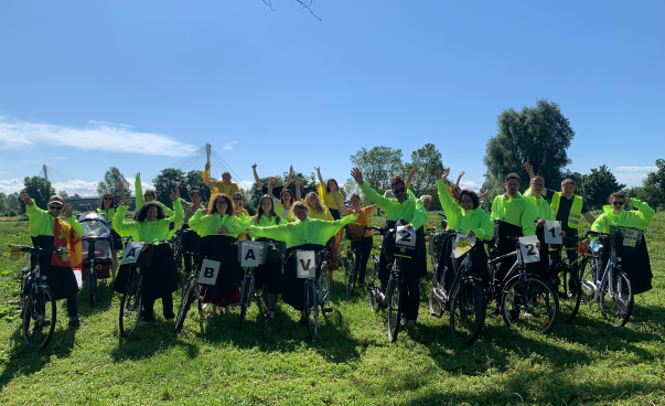 Groupe de personnes à vélo Groupe de personnes à vélo